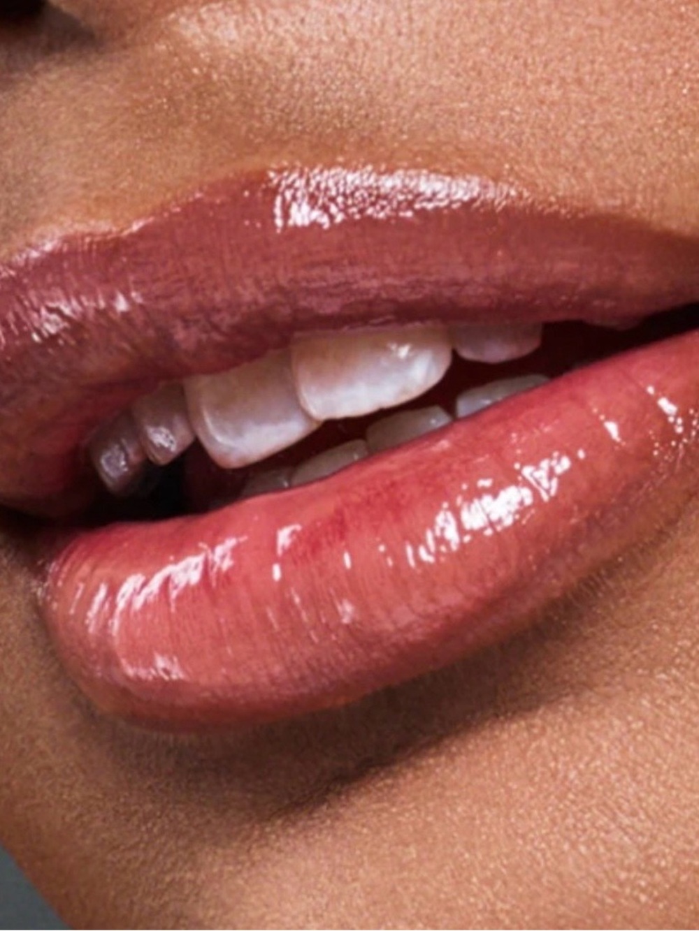 r.e.m. beauty by Ariana Grande On Your Collar Shade: Detention